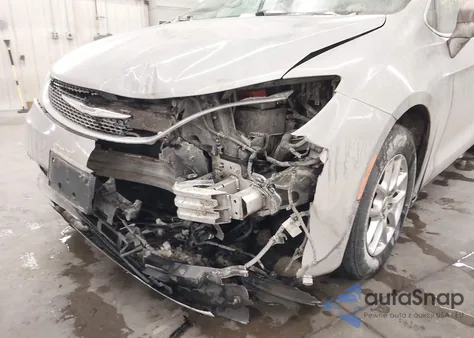 2020 Chrysler Voyager Lxi из США, поврежденный, VIN 2C4RC1DG3LR157110